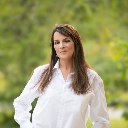 Lori R.