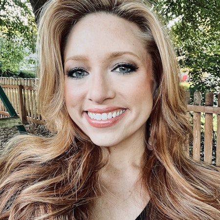 Sitter Profile Image: Lindsey S.